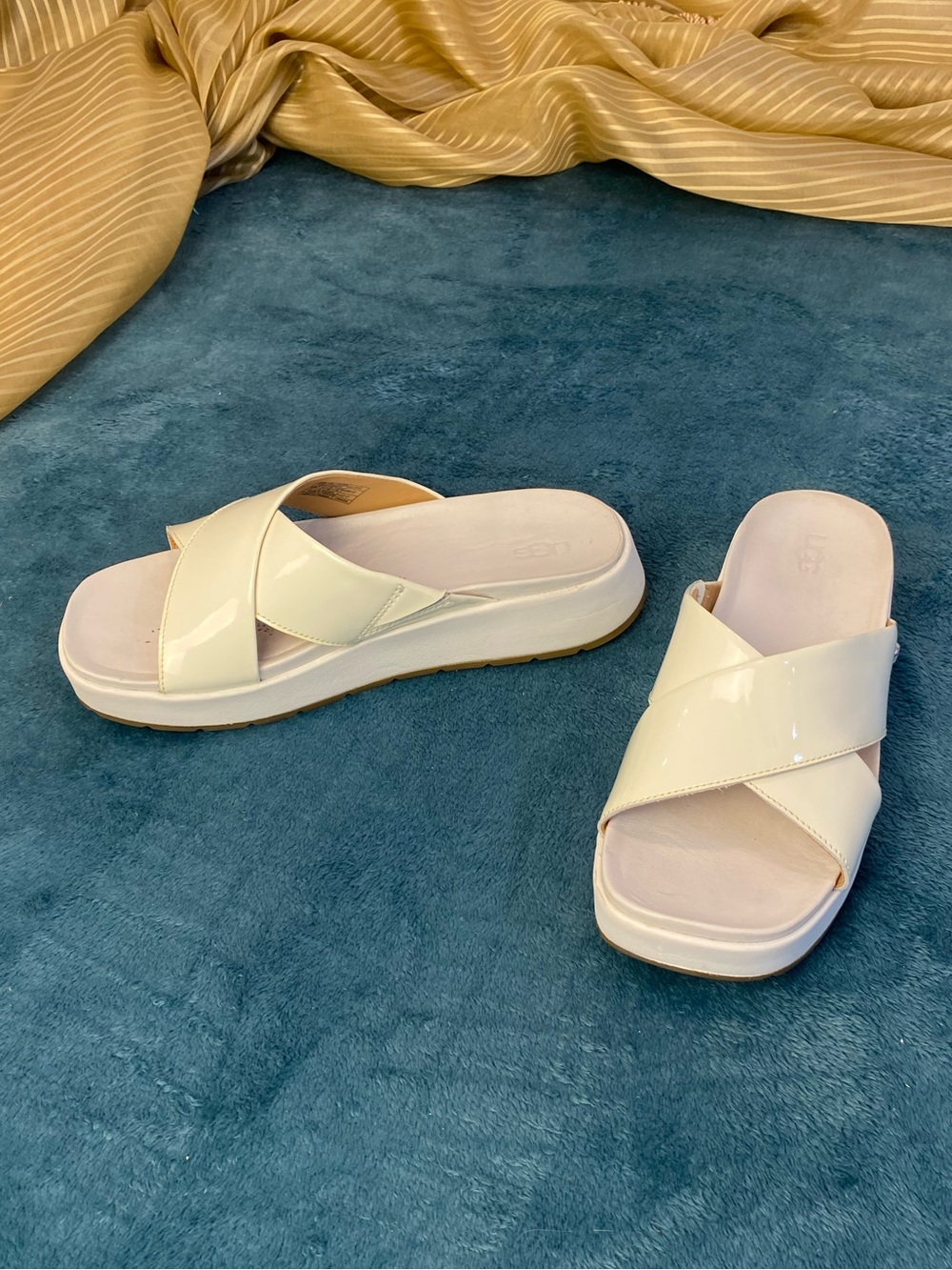 UGG Women’s leather shoes, off white, Patent Crisscross Slide Sandals, size 7